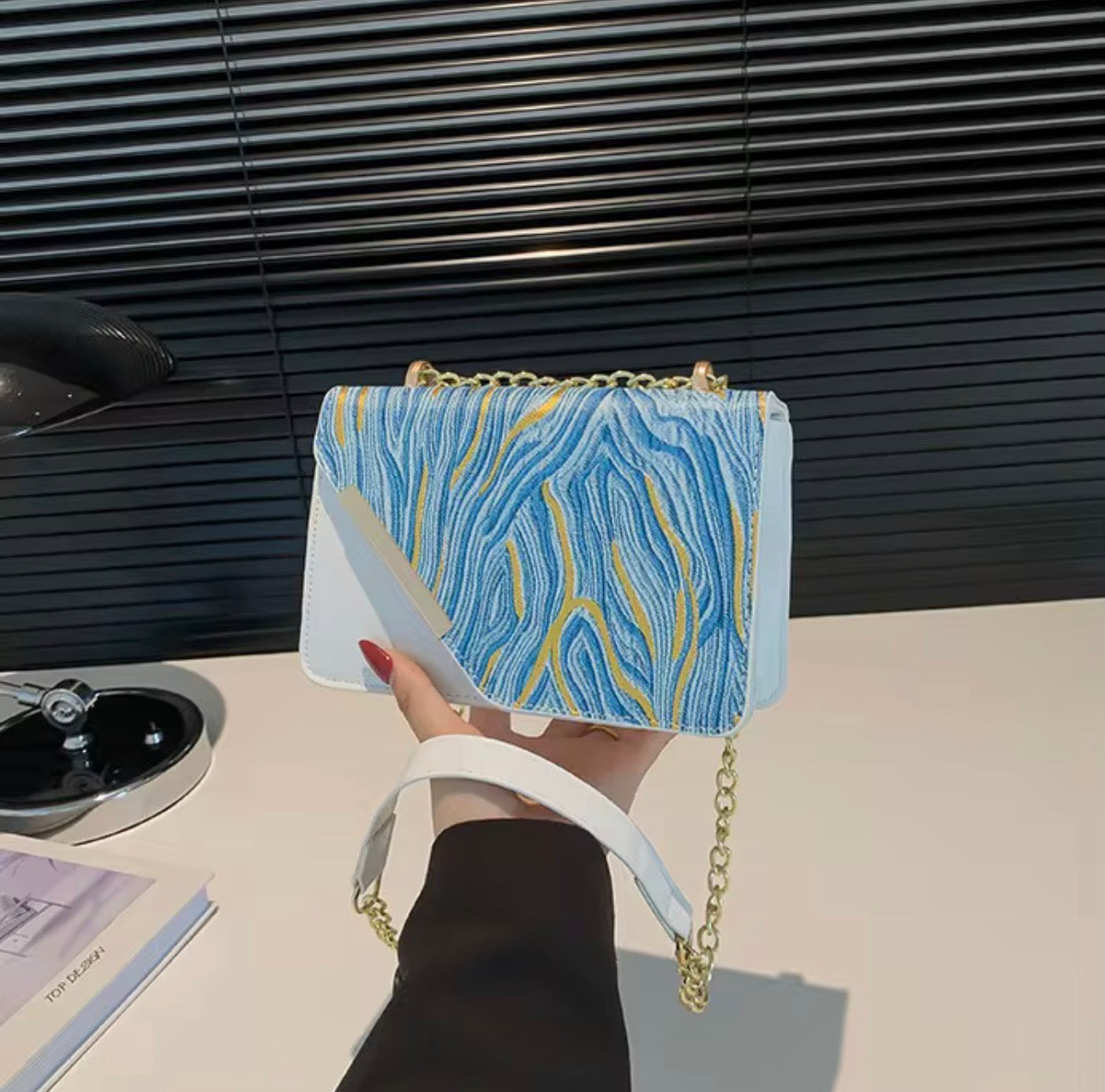 Aurora Vein mini chain bag